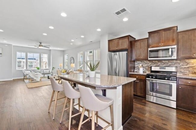 Building Photo - 711 Cannery Pl