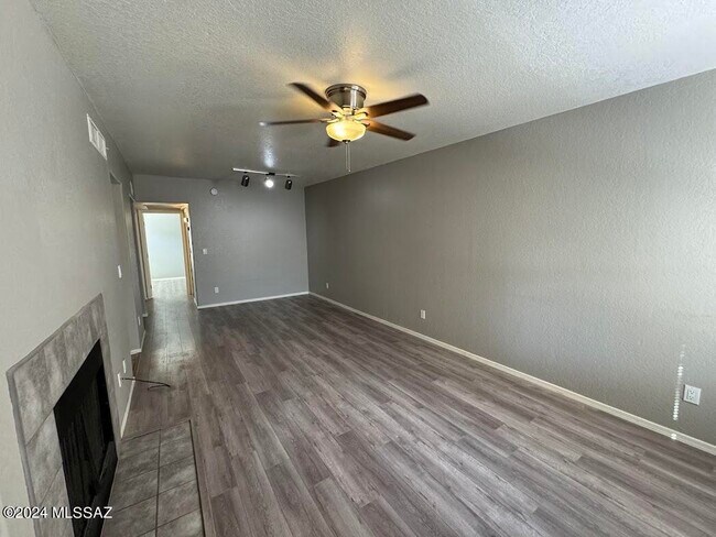 Foto del edificio - 5800 N Kolb Rd