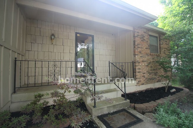 Building Photo - 14016 S Tomahawk Dr