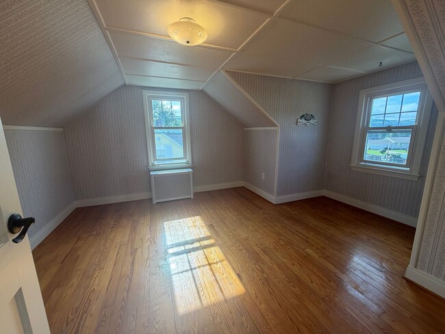 Building Photo - 5 E Walnut St