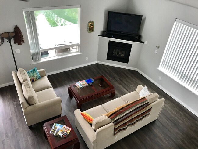 Living room - 2630 N Hayden Island Dr