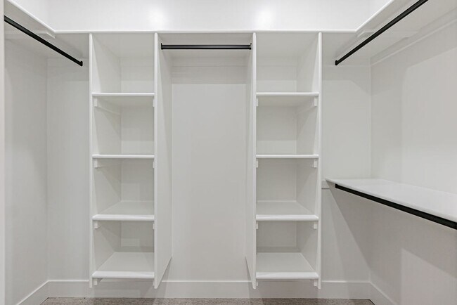 Building Photo - BRAND NEW TOWNHOME IN SUGAR CITY 3 BED 2.5 BATH AND 2 STALL GARAGE.