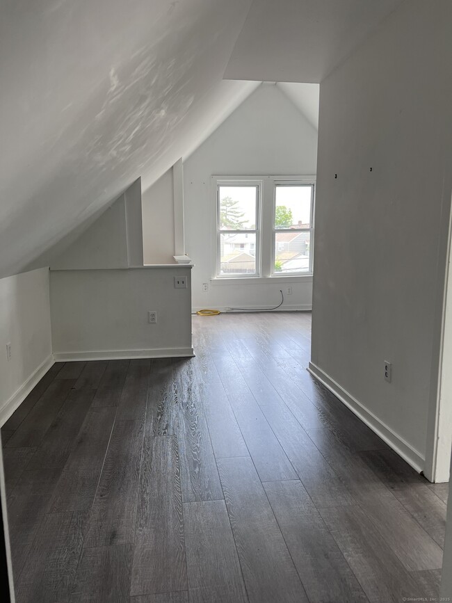 Building Photo - 787 Brewster St