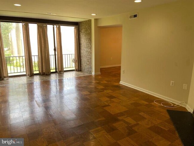 Foto del edificio - 8667 GREENBELT Rd