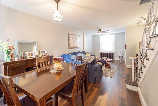 Foto del edificio - Fitler Square Three Bed Home