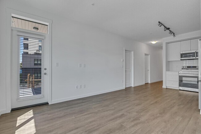 Building Photo - 15735 85 Ave