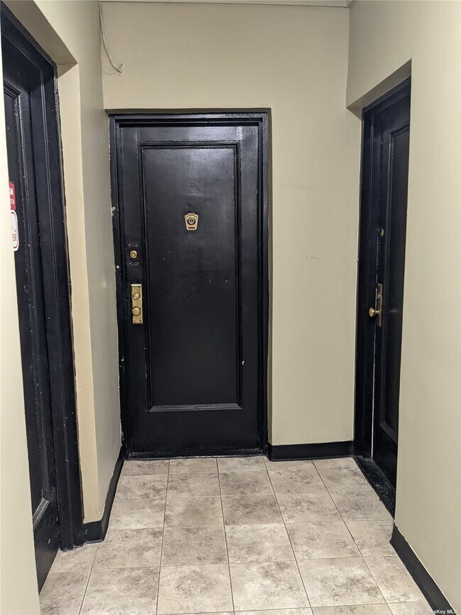 Foto del edificio - 22-46-46 79th St