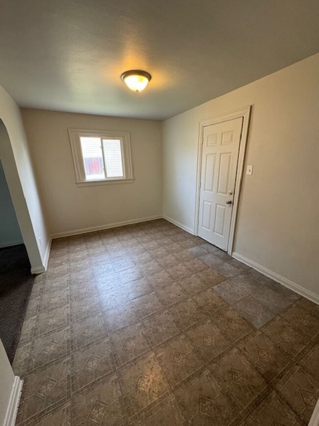 Building Photo - 4319 S Park Dr