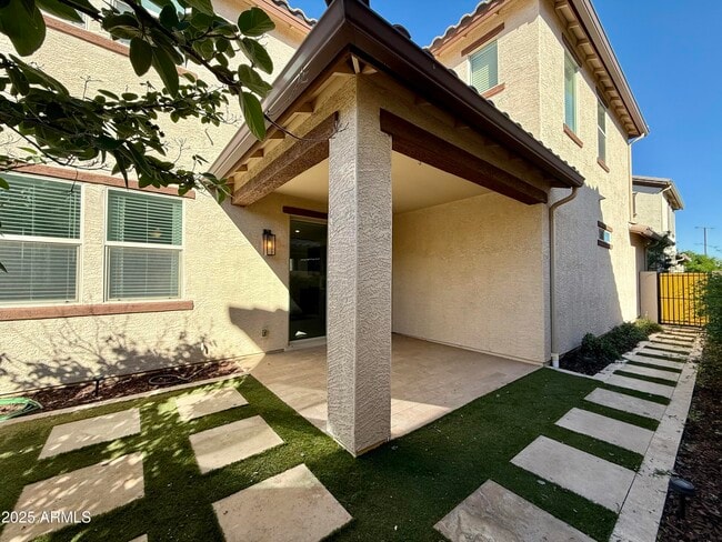 Foto del edificio - 16525 W Jenan Dr