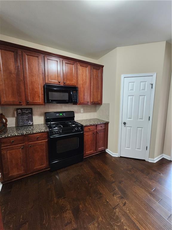 Foto del edificio - 1768 Oak Brook Ln NW