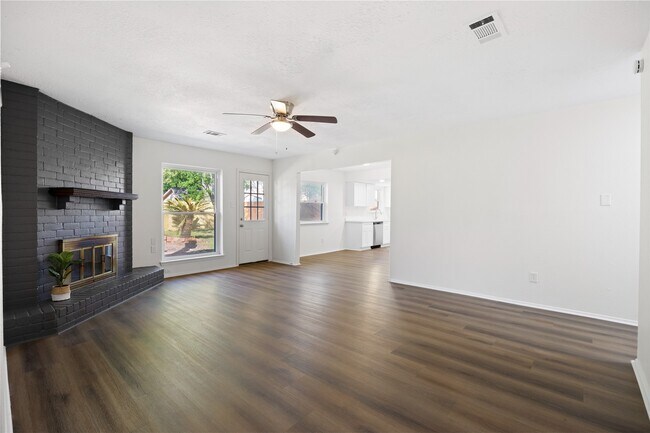 Building Photo - 8343 Carriage Creek Dr