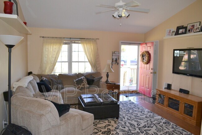 Foto del edificio - 5624 Lake Crest Way