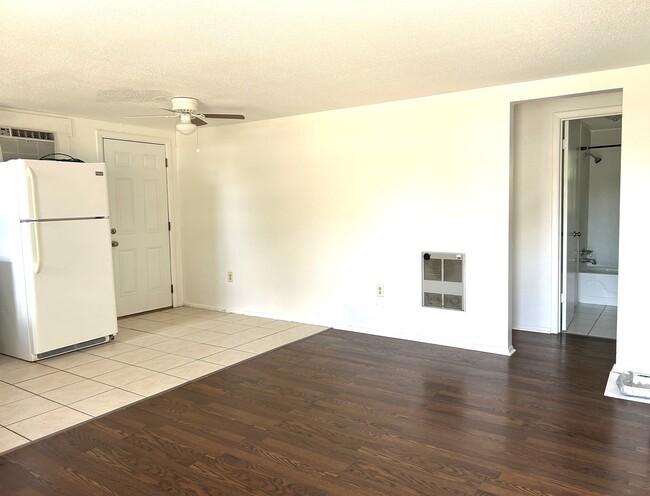Foto del edificio - 8131 Cass Rd