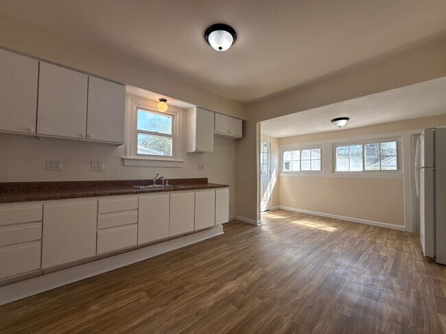Foto del edificio - 905 Vanderburgh Ave