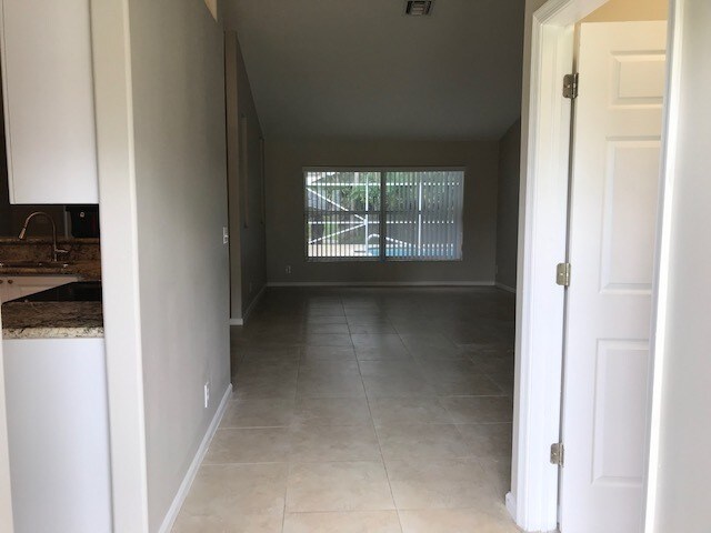 Building Photo - 14282 Aster Ave