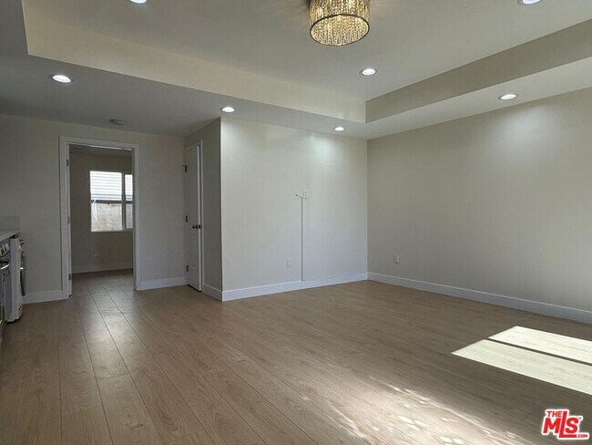 Foto del edificio - 6500 Teesdale Ave