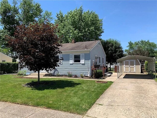 Building Photo - 1032 Meadow Ln