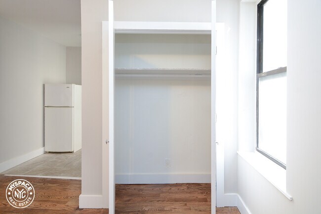 Foto del edificio - 330 E 22nd St
