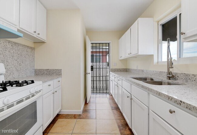 Building Photo - 2 br, 1 bath Duplex - 1810 East 16th Stree...