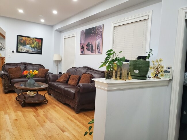 Building Photo - 302 Sunny Meadow Blvd