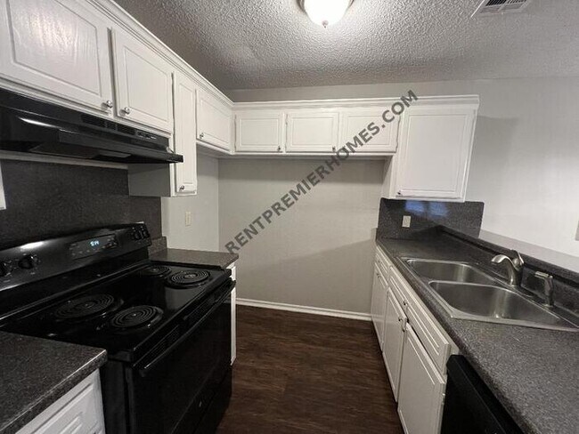 Foto del edificio - 2114 S Robinson Ave Moore OK73170