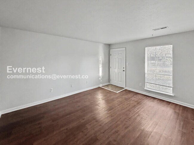 Foto del edificio - 248 Foxglen Rd