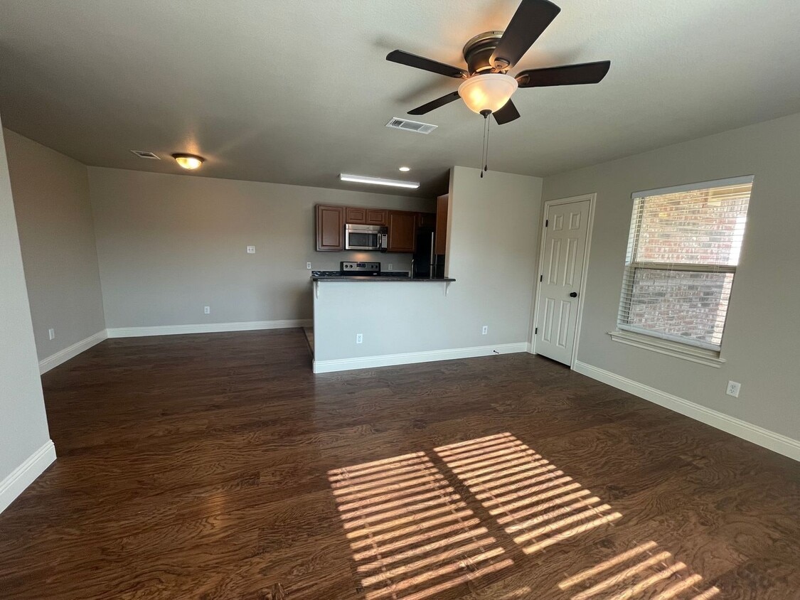 8125-8127 Tanner Ave - 8125-8127 Tanner Ave