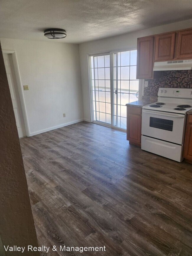 Building Photo - 3 br, 2 bath House - 800 Sonoma