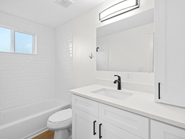 Foto del edificio - 2263 S Lake St