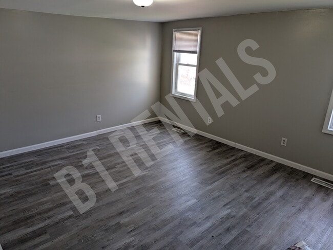 Building Photo - 337 East St