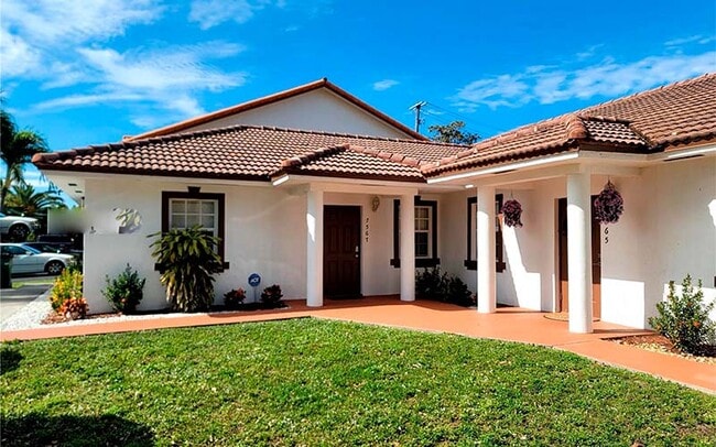 Photo - 7567 N Augusta Dr House