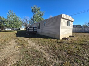 Building Photo - 612 Ullman St