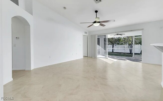 Foto del edificio - 2334 W Price Blvd