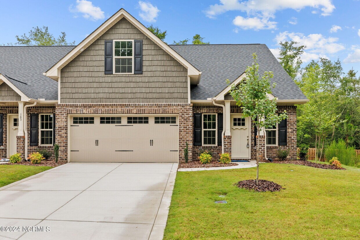 Primary Photo - 165 Lark Dr