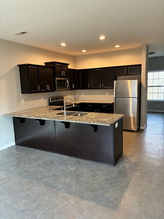 Building Photo - 805 Lynes St