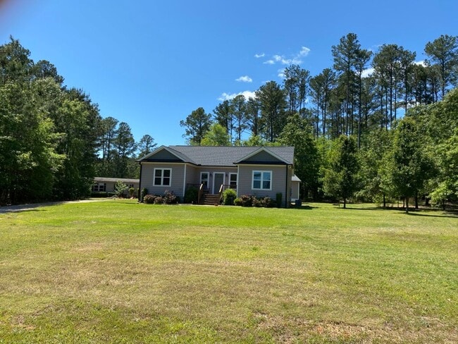 Building Photo - One Level Lake Gaston Home - Hubquarter Cr...