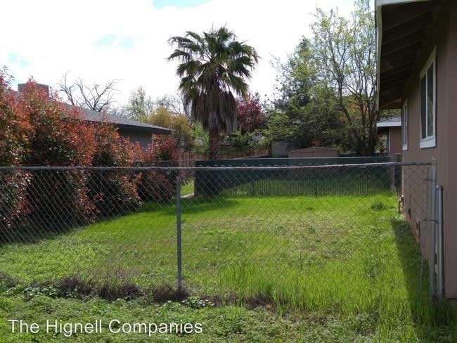 Building Photo - 2801 Shasta View Dr