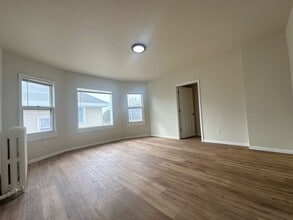 Building Photo - 828 S Maple Ave