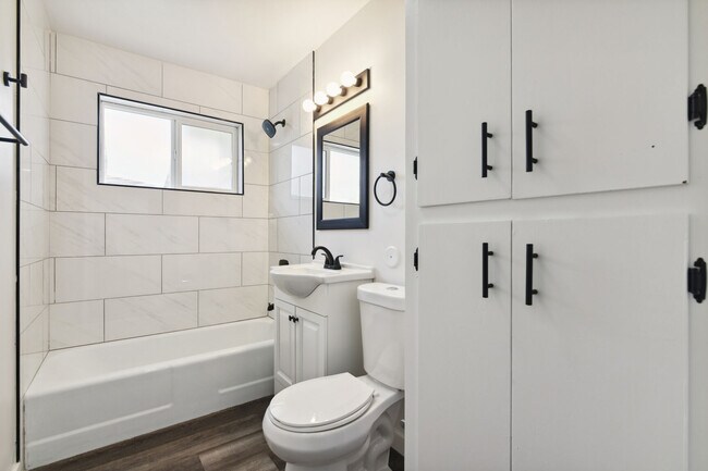 Building Photo - Granada Suites