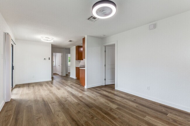 Foto del edificio - Charming 3-bedroom duplex nestled in the heart of the Great Northwest