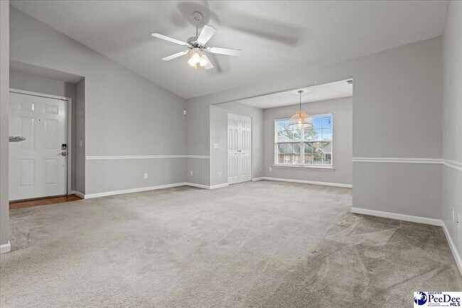 Foto del edificio - 529 3rd Loop Rd