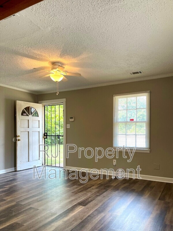 Foto del edificio - 4095 Chelsea Ave