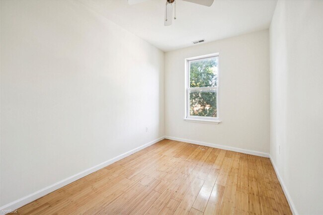 Foto del edificio - 4 br, 2 bath Triplex - 1708 N 18TH ST Unit...
