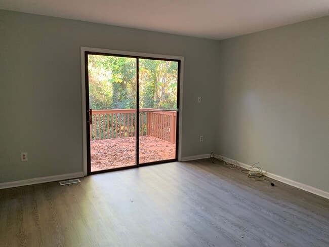 Foto del edificio - 2818 Wayland Dr