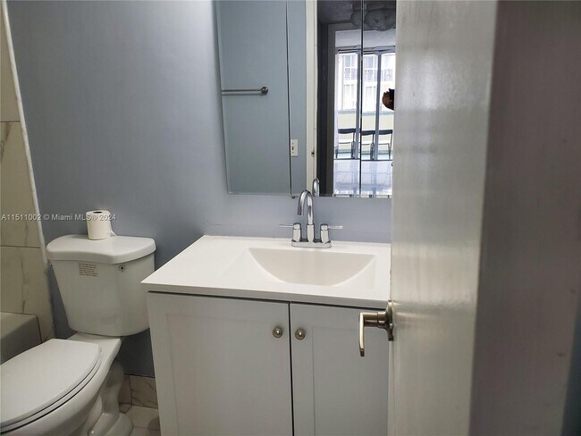 Foto del edificio - 601 Three Islands Boulevard