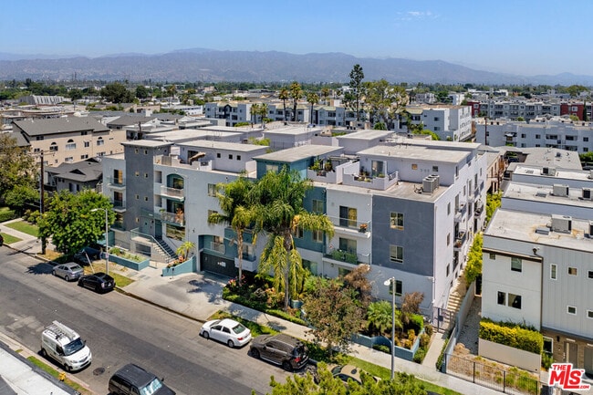Foto del edificio - 5232 Satsuma Ave