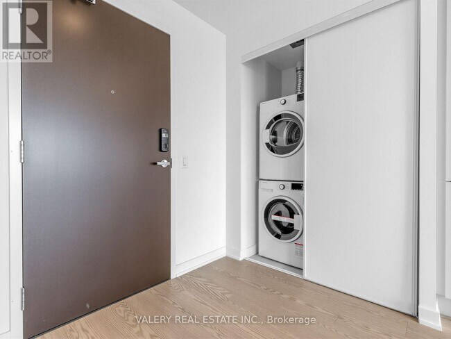 Photo du bâtiment - 448 Burnhamthorpe Rd W