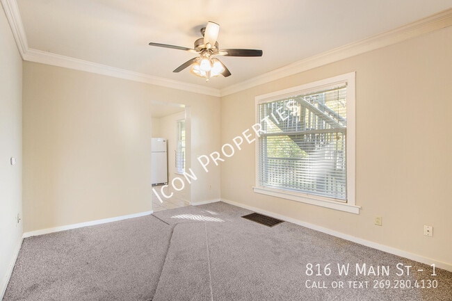 Building Photo - HUGE 4 bed Across from K college!