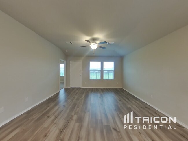 Building Photo - 5120 Saddle Clb Dr