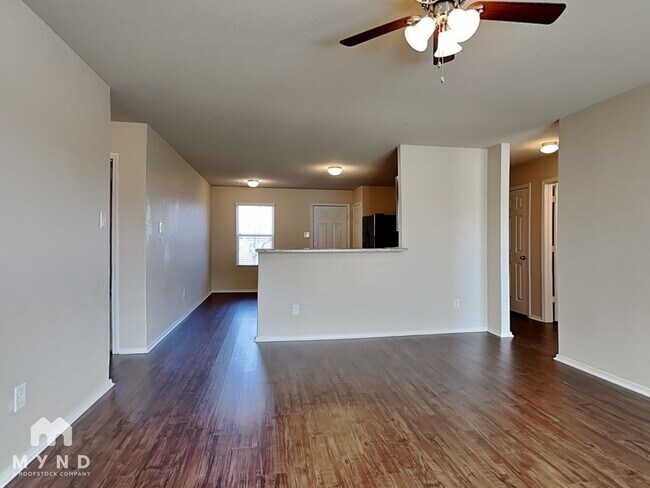 Foto del edificio - 938 Pinehurst Loop